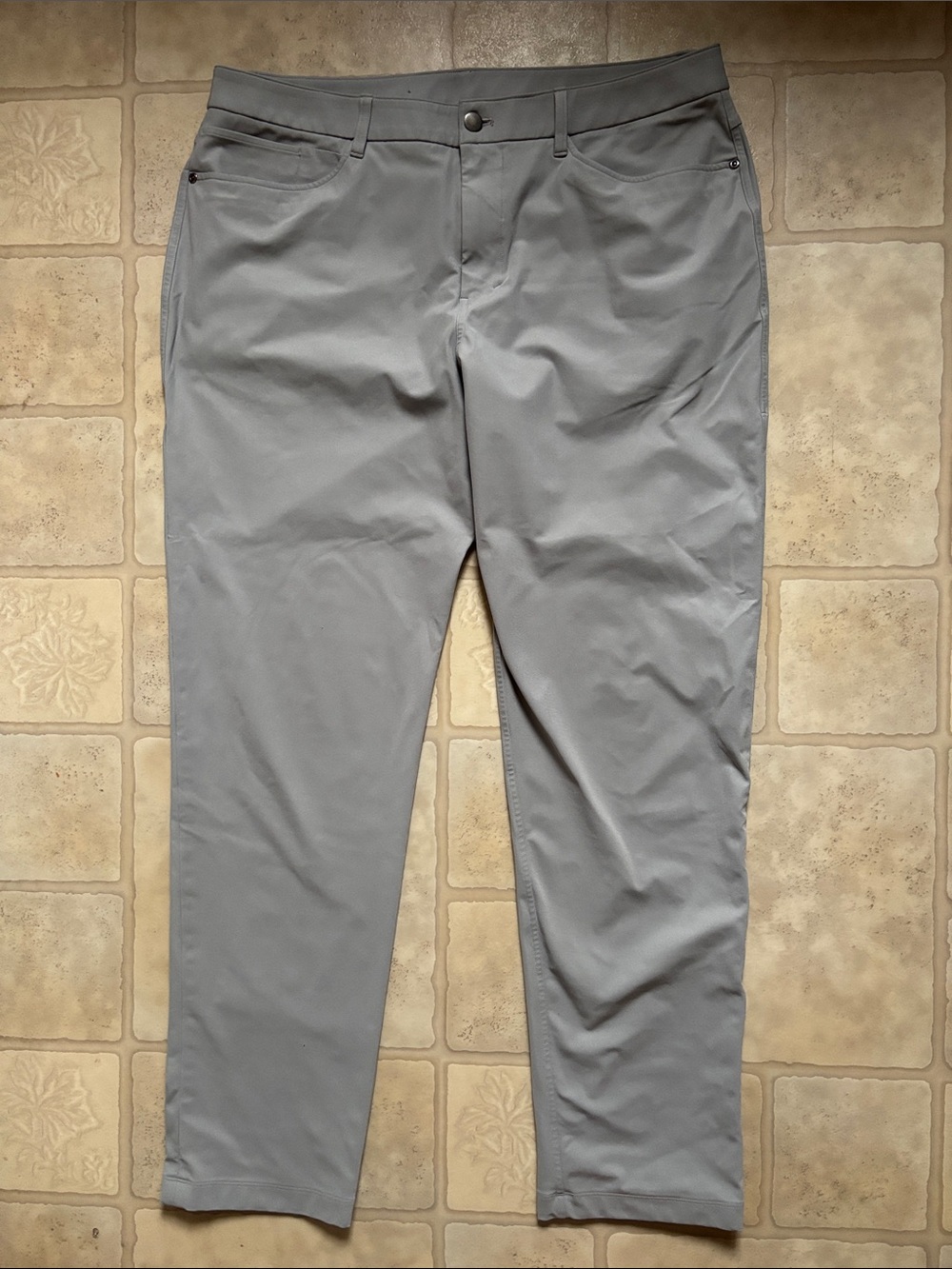 Lululemon Men’s Gray Business Casual Golf Pants Size 36 x 31